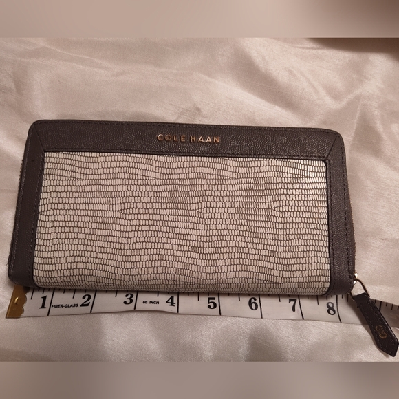Cole Haan big size wallet - Picture 10 of 12